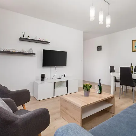 Apartment Apartman Kety *