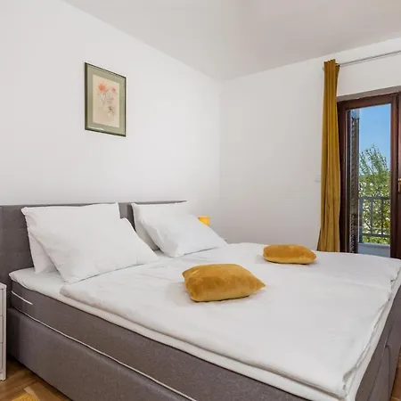 Apartment Apartman Kety *